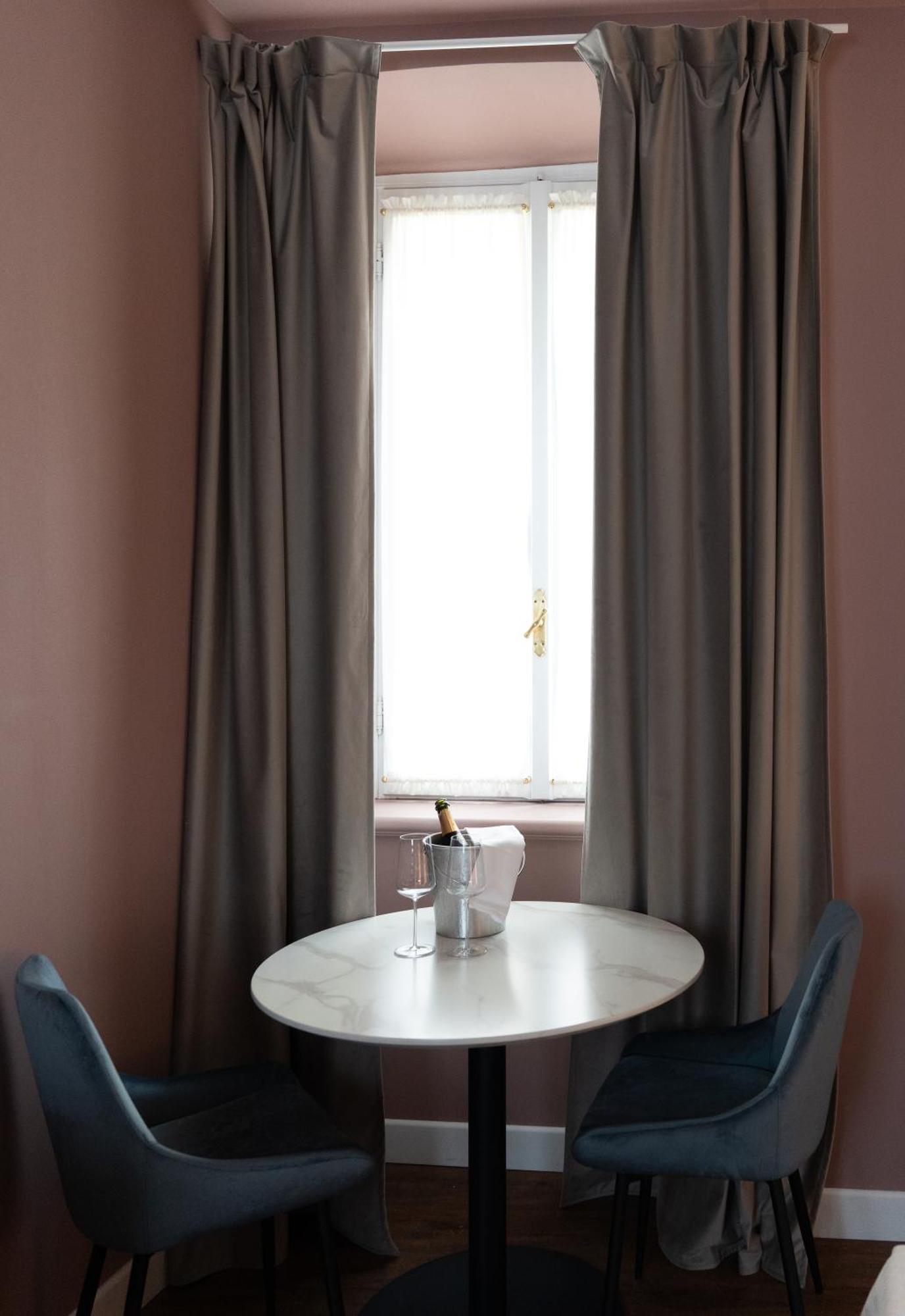 Caffe Delle Rose Les Chambres Verbania Buitenkant foto